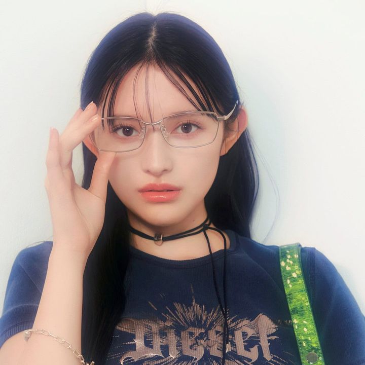 【超ときめき♡宣伝部】菅田愛貴のTシャツ×メガネSNAP【いつでも小顔に見えるようにって気持ち（笑）】