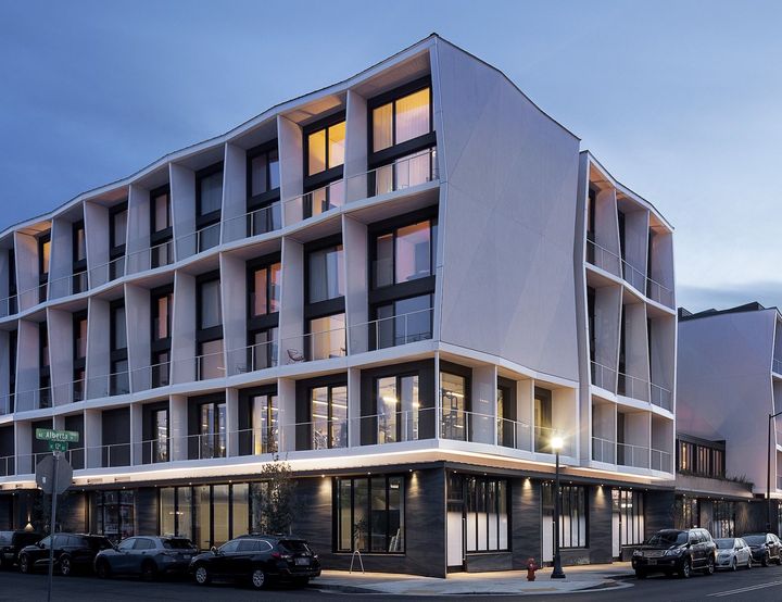 ノース・イーストのアルバータ・アート地区にあるCASCADA。アートギャラリーやセンスのいいショップ、レストラン、カフェなどが集まるエリアだ。Photo_ ©Jeremy Bitterman