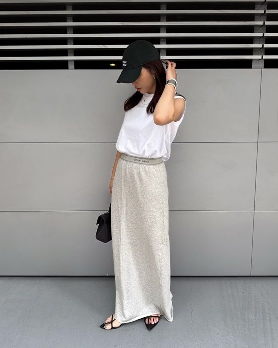 UNIQLOのホワイトの「エアリズムコットンT/ノースリーブ」