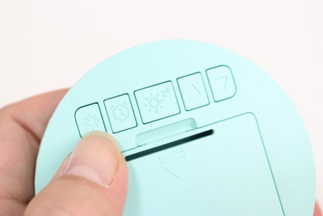 ダイソー LEDデジタル時計（ラウンド、カラーアソート） ボタン