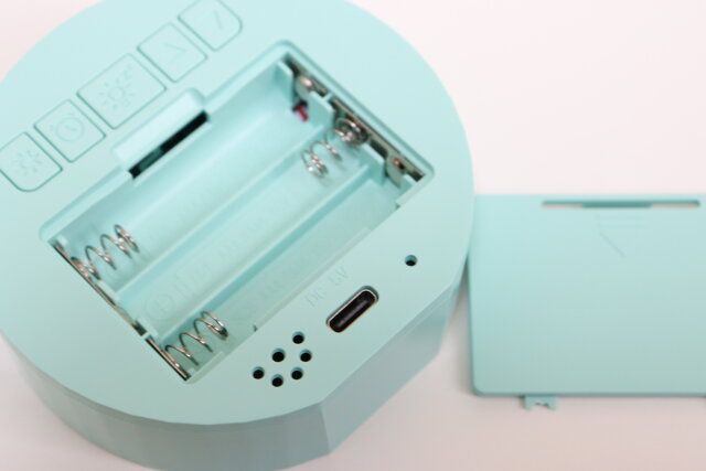 ダイソー LEDデジタル時計（ラウンド、カラーアソート） 電池ボックス type-C