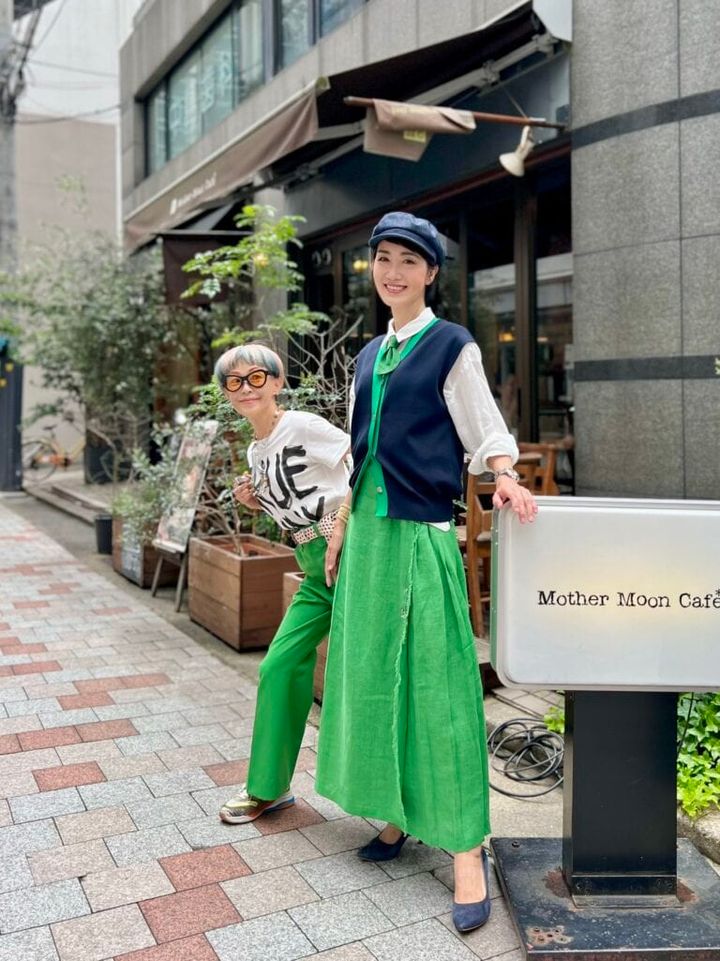 グリーンをアクセントにしたリンクコーデ