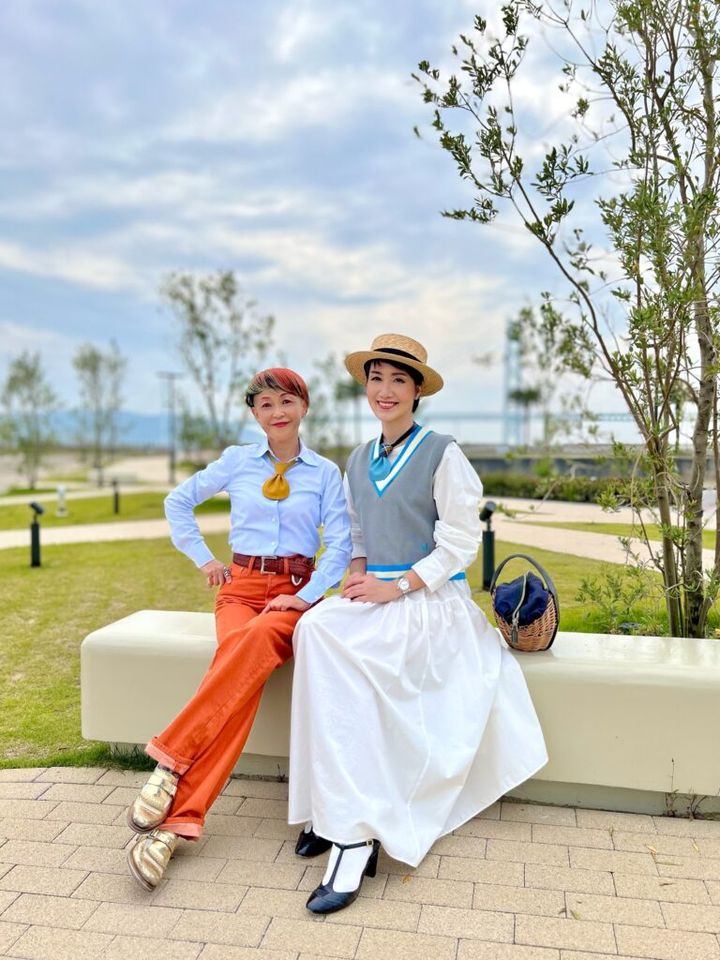 水色とオレンジでコントラストを意識したリンクコーデ