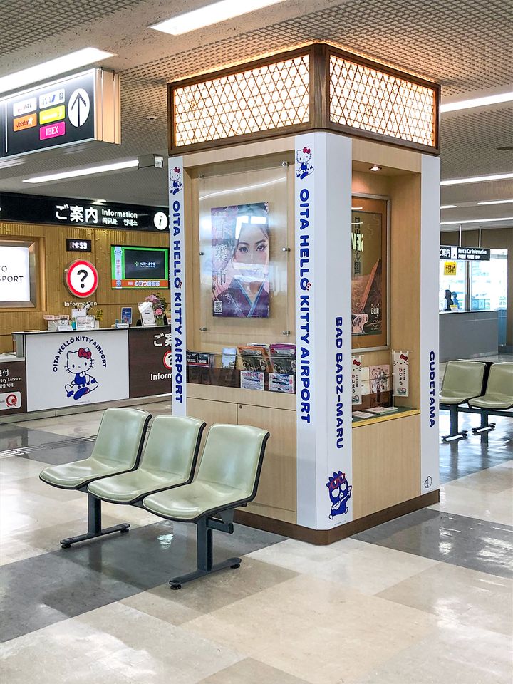 到着ロビー柱装飾