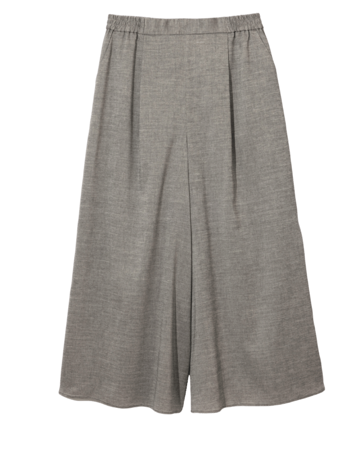 INDIVIのワイドフレアパンツ1万4960円（インディヴィ／ワールド プレスインフォメーション）