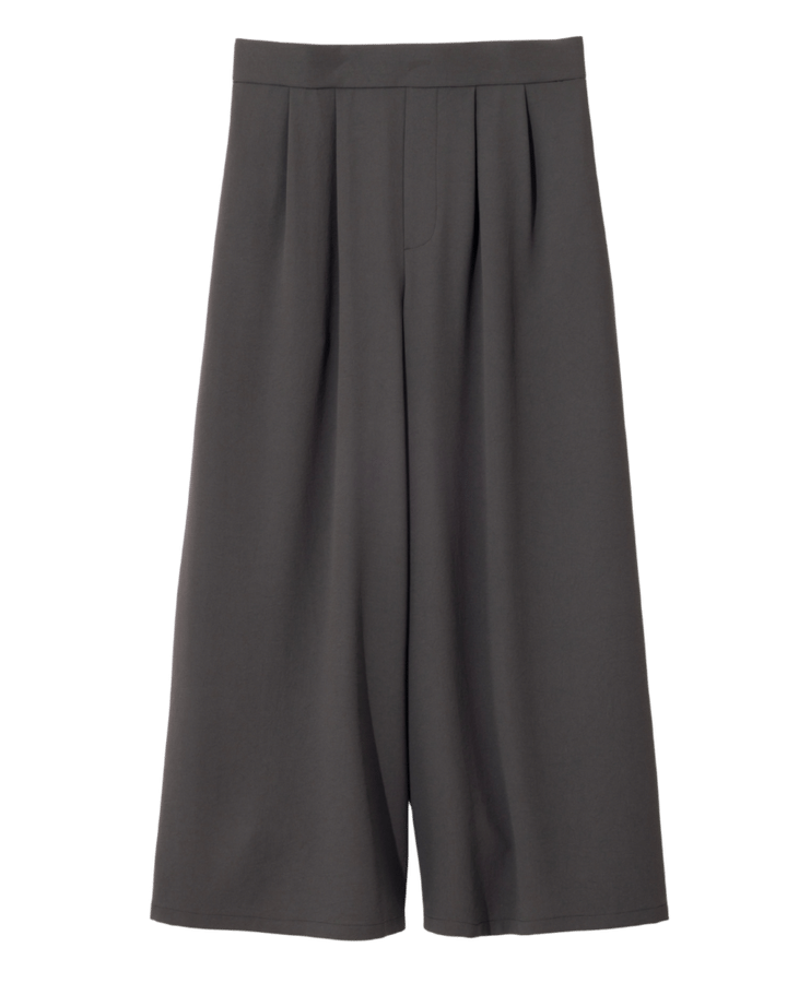 UNTITLEDのタックワイドパンツ1万8700円（アンタイトル／ワールド プレスインフォメーション）