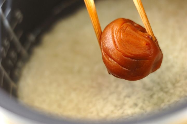 梅とシラスの混ぜご飯の作り方1