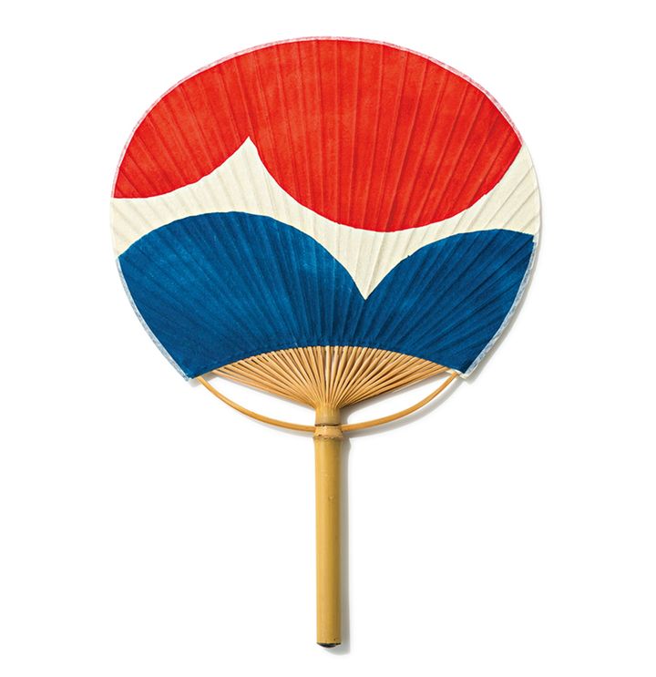 民藝品店『銀座たくみ』が日本各地の仕事を伝えるプロダクトとして手がけるうちわ