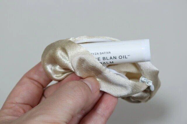 セリアのアイデアが光るポケット付きシュシュ