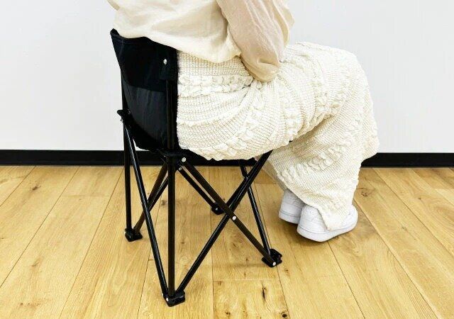 ダイソーの価格バグな折りたたみアウトドアチェア（収納袋付、背もたれ付）