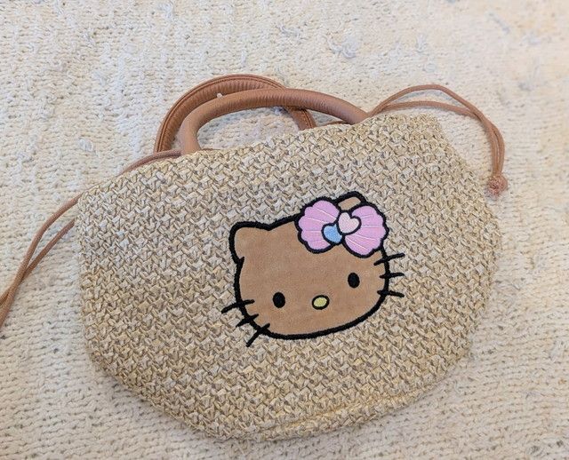 超レア♡」こんがり日焼けのハローキティがかごバッグを開封レポ