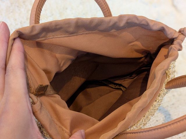 ハローキティかごバッグ開いたところ