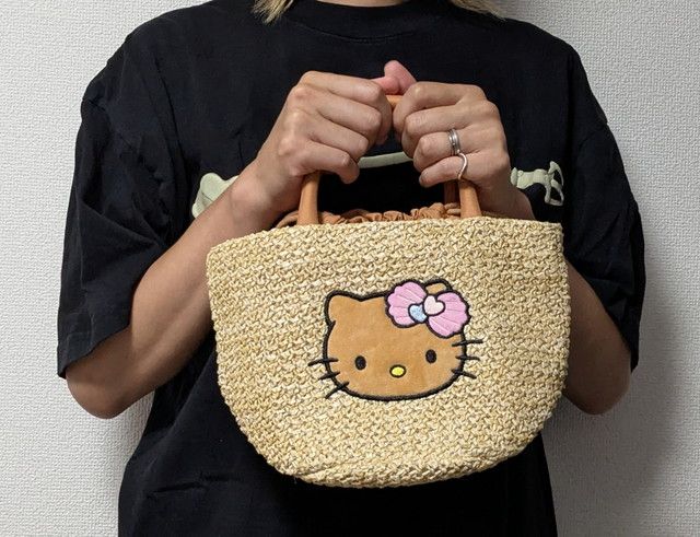 HELLO KITTY ハローキティ　ハイビスカス　かご　バッグ　00's 希少 超レア♡」こんがり日焼けのハローキティがかごバッグを開封レポ
