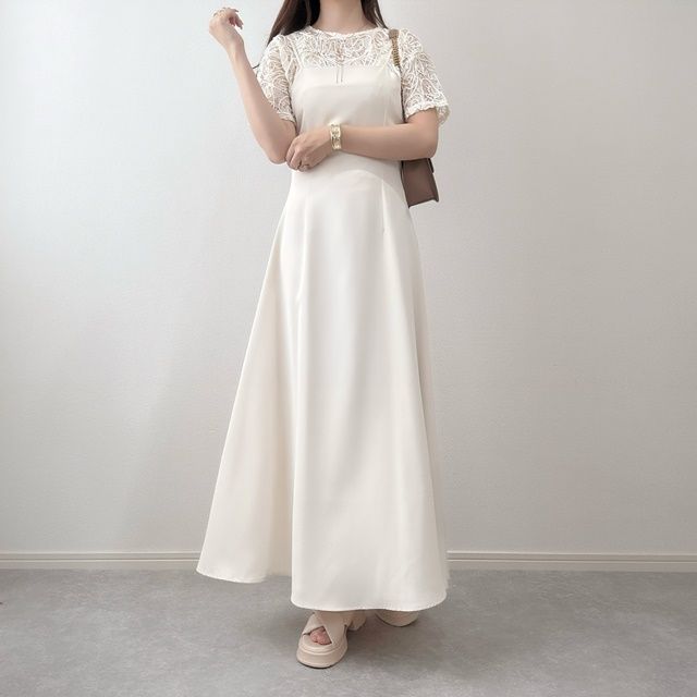 しまむらのホワイトの「コードレースTシャツ」