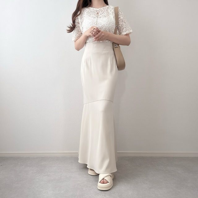 しまむらのホワイトの「コードレースTシャツ」