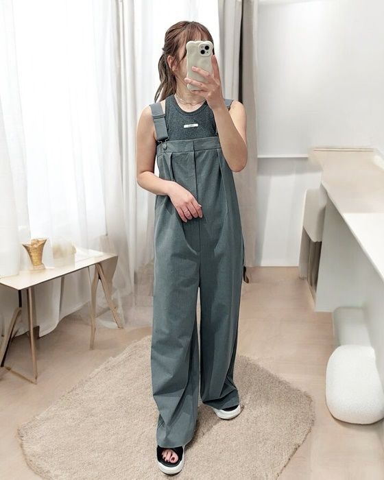 しまむらのグレーの「カップ付きキャミソール」