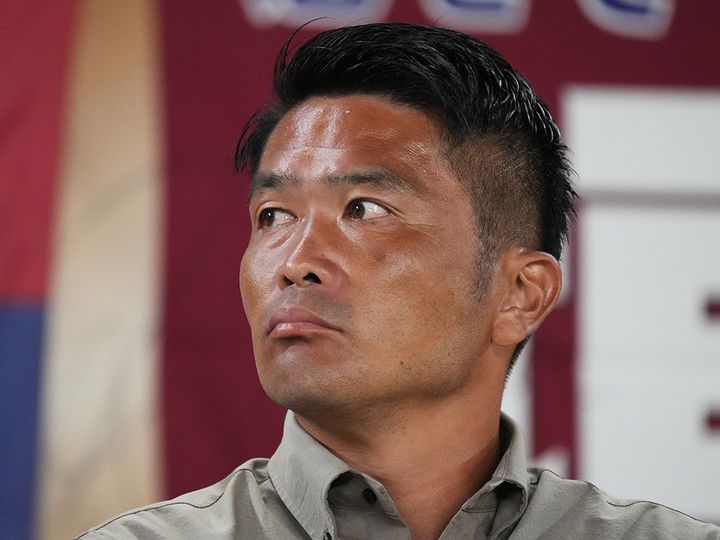 「正直に言うと驚き」日本に復帰した43歳“戦術家”指揮官、成績不振で電撃解任に