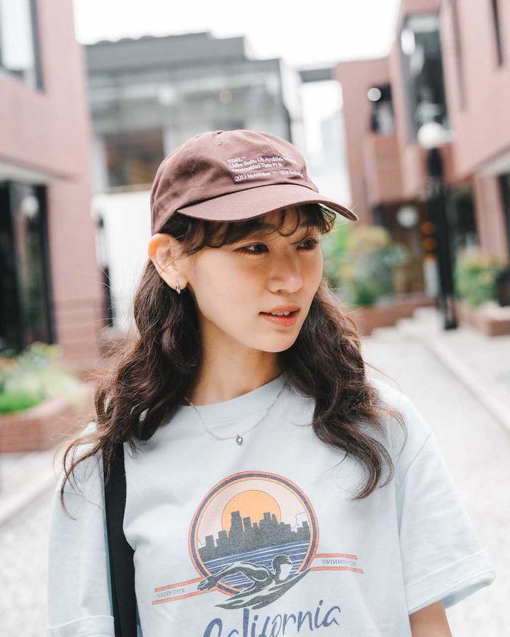 真夏の“ヘッドアクセ”のお手本スタイル5選。個性を発揮するアイテムを有効に使って【TOKYO SNAP】