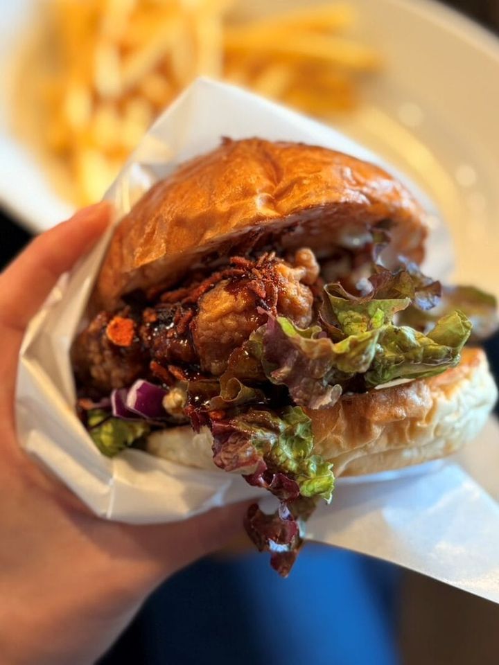 ゴールデンブラウン「キングオブスパイシーチキンバーガー」