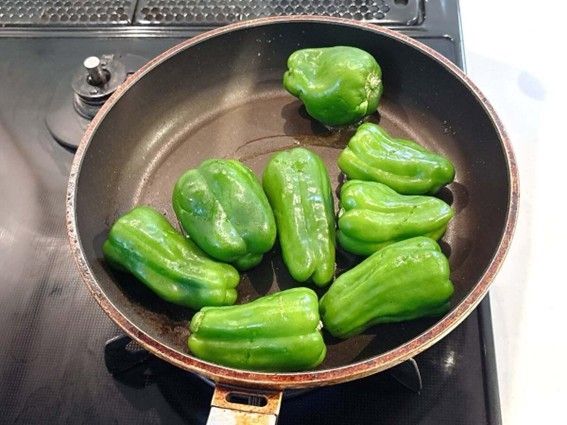 丸ごとピーマンの焼き浸し