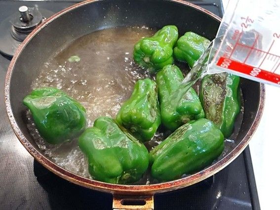 丸ごとピーマンの焼き浸し