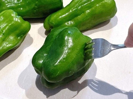 丸ごとピーマンの焼き浸し