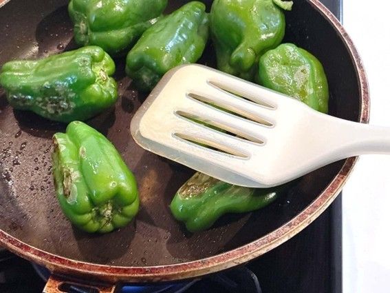 丸ごとピーマンの焼き浸し