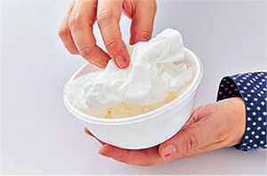 丸めたティッシュに染料をかけてできあがり！何味にする？「かき氷」の工作の画像4