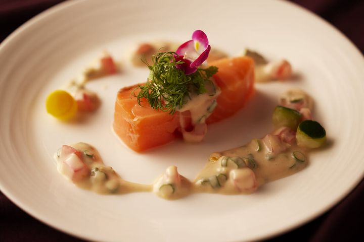 サーモン・ミキュイ 野菜入り白ワインソース