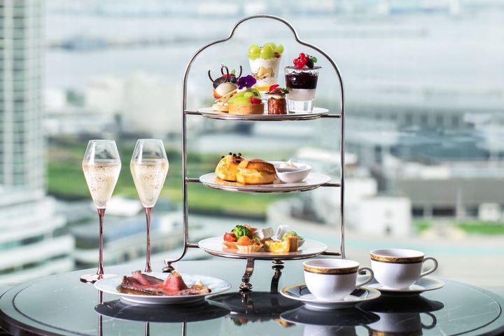 横浜ベイシェラトン ホテル＆タワーズ「ベイ・ビュー」アフタヌーンティーセット ～シャインマスカット＆ピオーネ～
