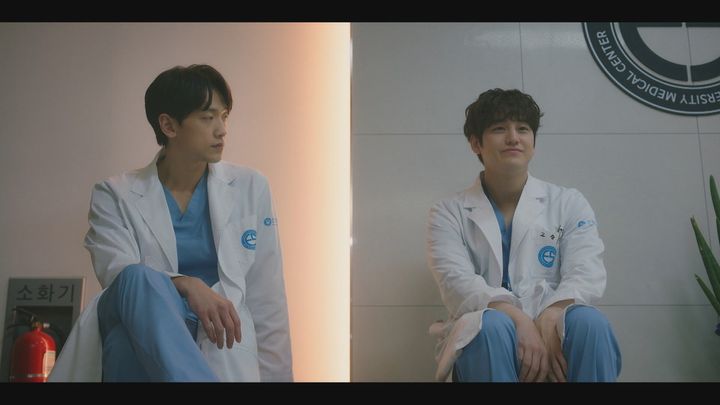 RAIN＆キム・ボムのブロマンスも見どころ！ 天才医師がイケメン研修医に憑依!?