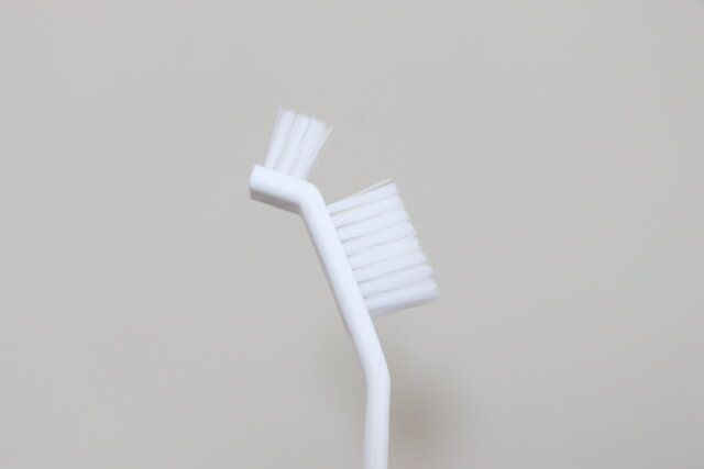 セリア すきまブラシ ヘラ付 3P ブラシの形