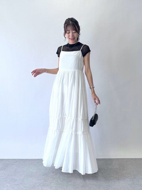 2025夏女性おすすめ透け感黒ニットキャミワンピースコーデ