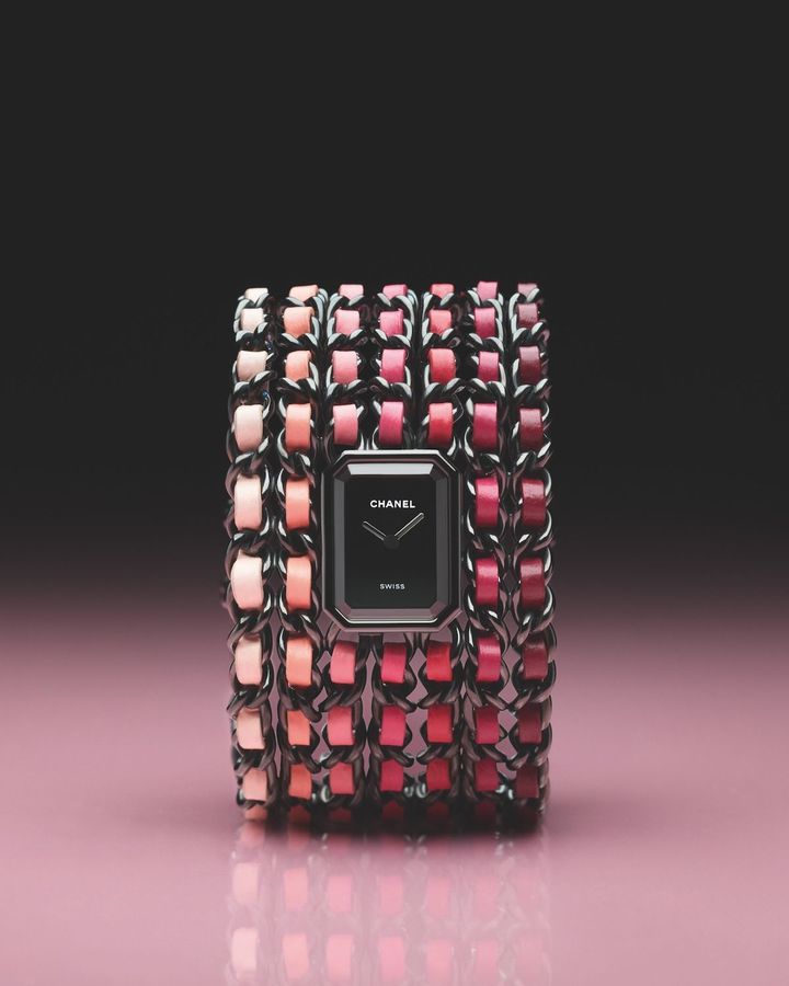 「プルミエール カフ BLUSH」（SS、ケースサイズ19.7×15.2mm）￥1,848,000 ※数量限定