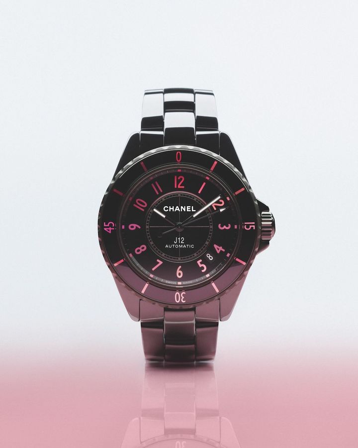 「J12 ブラッシュ キャリバー 12.2」（SS×高耐性セラミック、ケース径33mm）￥1,562,000 （SS×高耐性セラミック、ケース径38mm）￥1,628,000 ※ともに数量限定