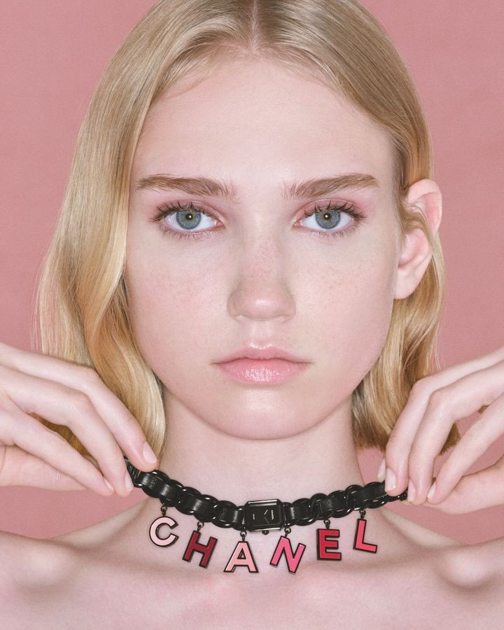 「プルミエール チャーム ブラッシュ」（SS、ケースサイズ19.7×15.2mm）￥1,320,000 ※数量限定