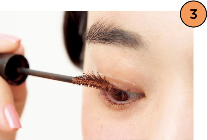 【3】上まつ毛は赤みブラウン