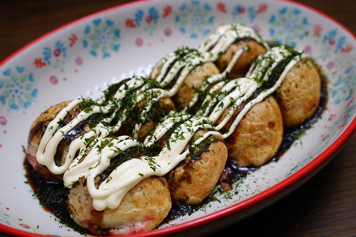 家庭用のたこ焼き器とは思えない大ぶりなたこ焼きが完成します。