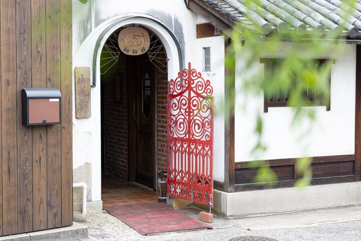 倉敷美観地区の一角でひっそりと時を刻む「倉敷珈琲館」へ