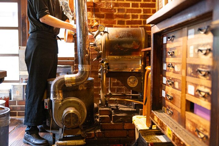 倉敷美観地区の一角でひっそりと時を刻む「倉敷珈琲館」へ