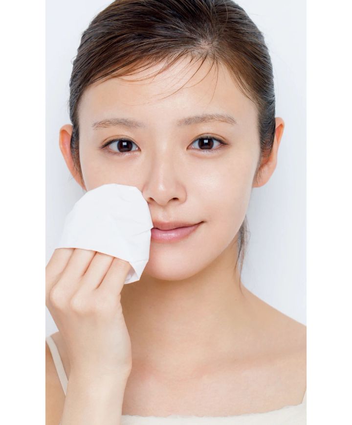 1.スキンケア後の余分な油分をオフ