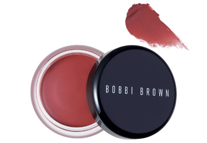 生命力を感じさせる涙型チーク 使用コスメ