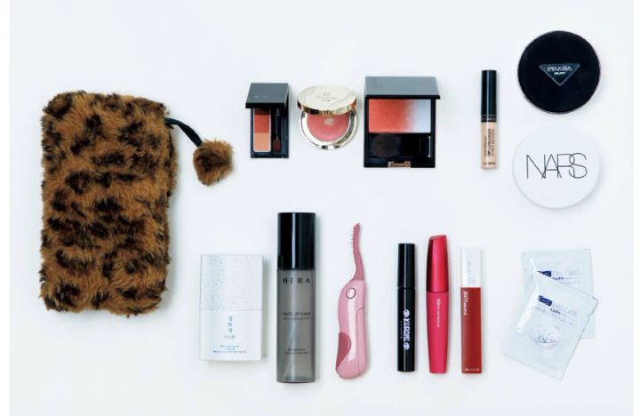 中野明海さんのポーチの中身