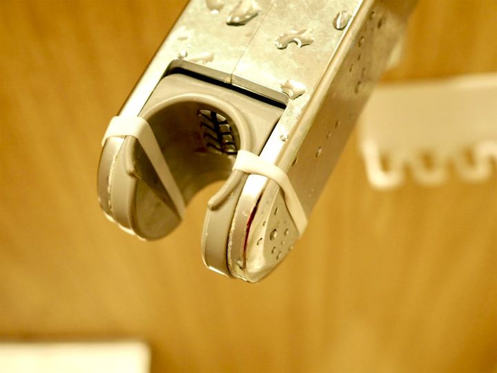 シャワーヘッドの変な向き解消リング