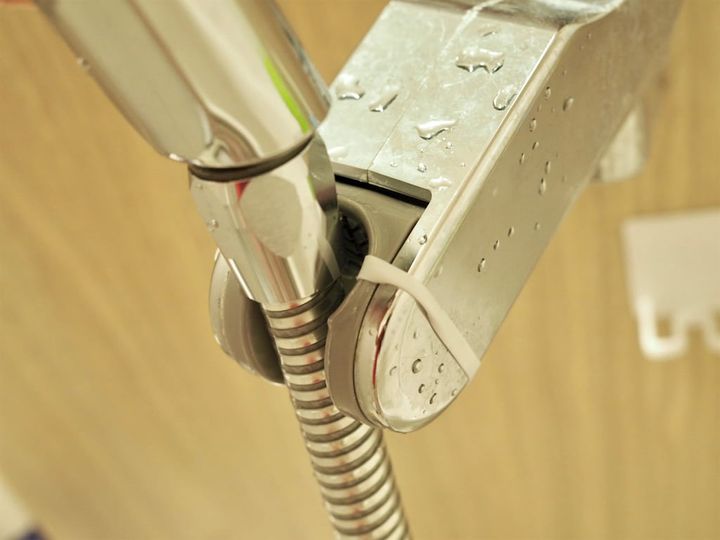 シャワーヘッドの変な向き解消リング