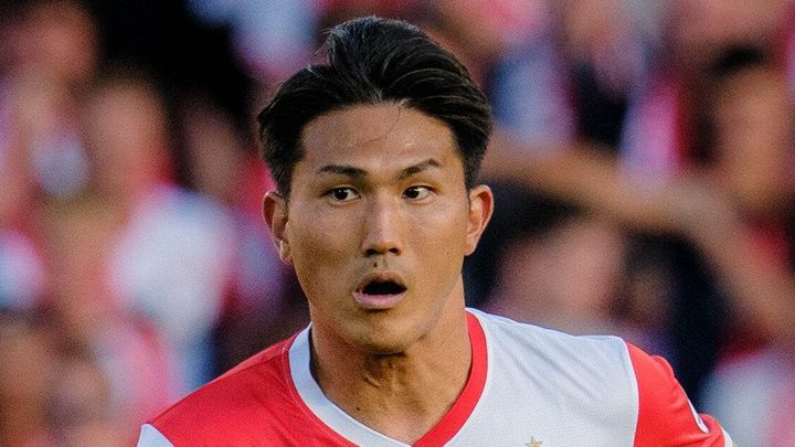 28歳日本代表DFが2ゴールも、5失点の海外名門敗退…痛恨ミス選手が味方から叩かれる事態に