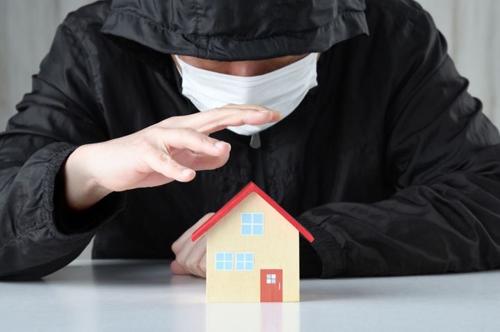 空き巣犯はSNSで「留守宅」をどう見つけているのか…