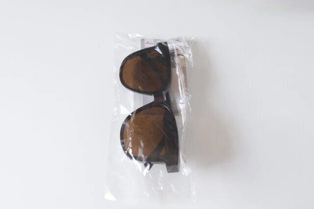 ダイソーのオーバーサングラスBのパッケージ