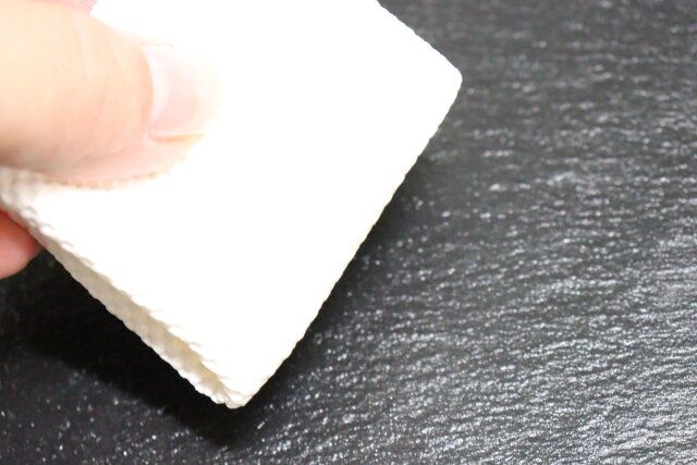 ダイソーのスレートプレート（丸、取っ手付）食用油