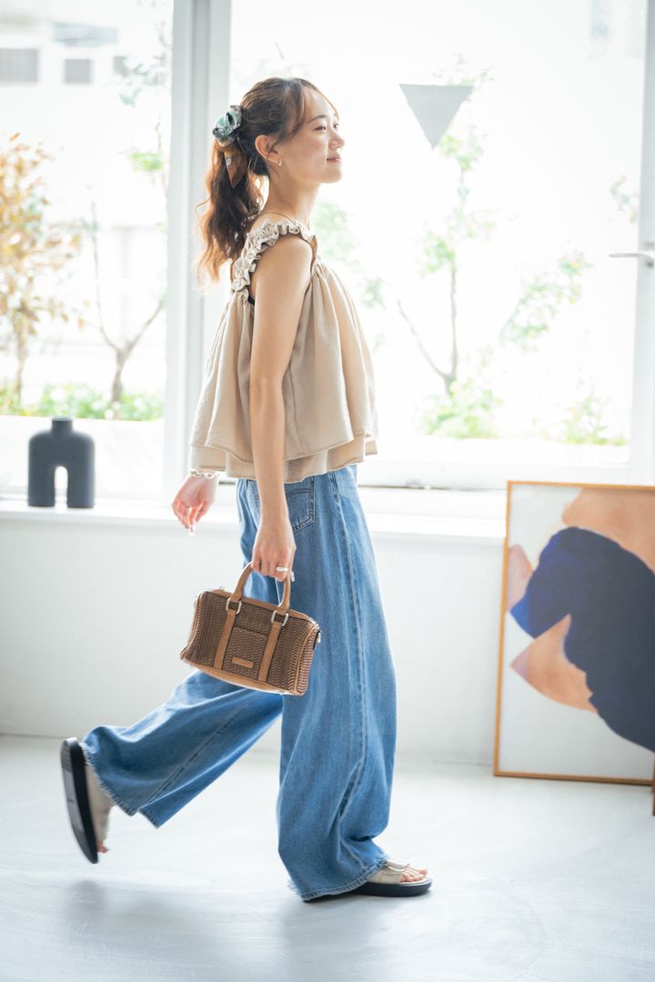 ワイドデニム、こんな風にレディに着ると可愛い！【FUDGE FRIEND おしゃれさんの毎日コーディネート vol.570｜UMI】